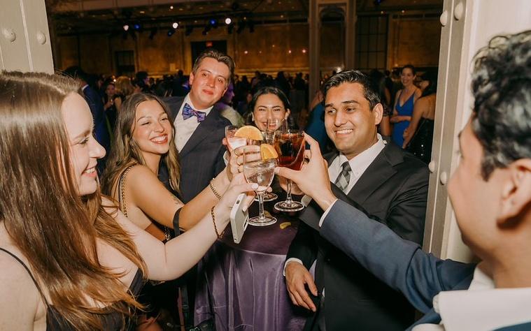 Alumni clinking glasses at Reunion